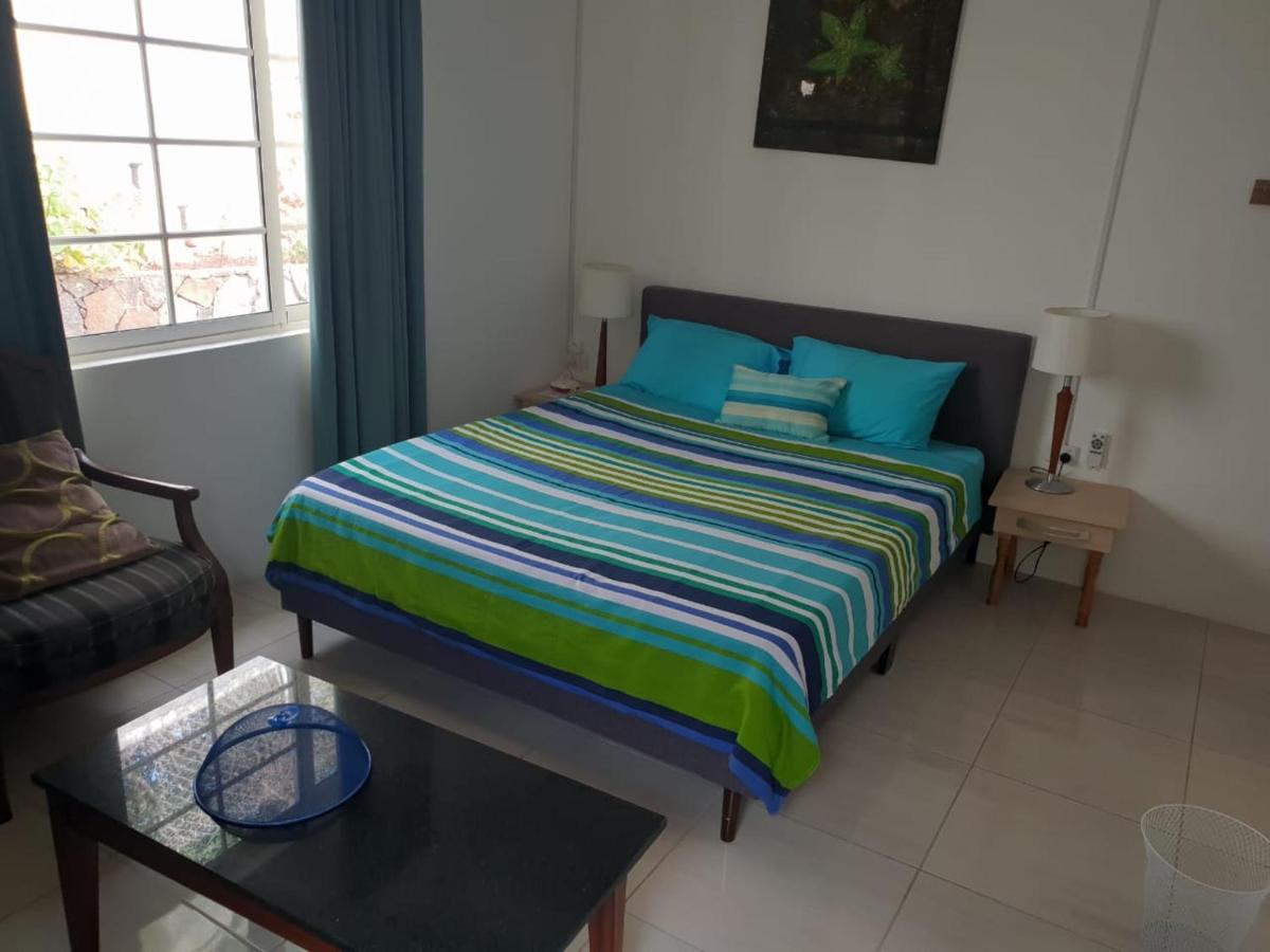 Bed and Breakfast Les Antigones à Port Mathurin Extérieur photo